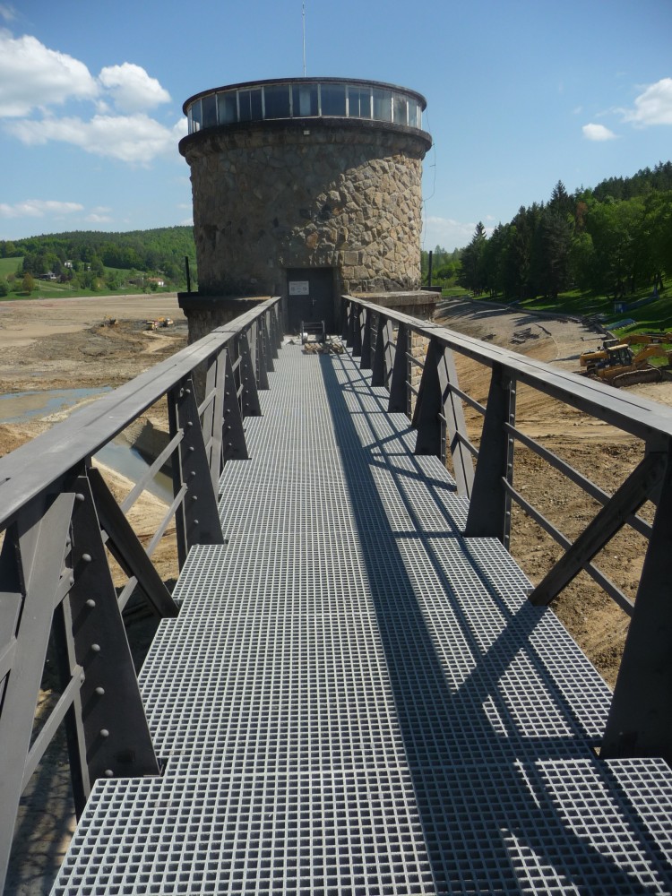Opravená lávka