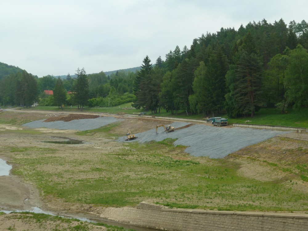 Sanace levobřežních sesuvů